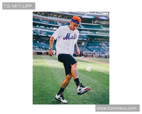 揭秘足坛巨星装备癖好与独特习惯从球鞋选择到护具细节全盘剖析 揭秘足坛巨星装备癖好与独特习惯从球鞋选择到护具细节全盘剖析